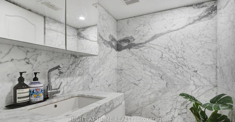 Lower-35 Chryessa Avenue, Toronto, ON, M6N 4T4 - 2