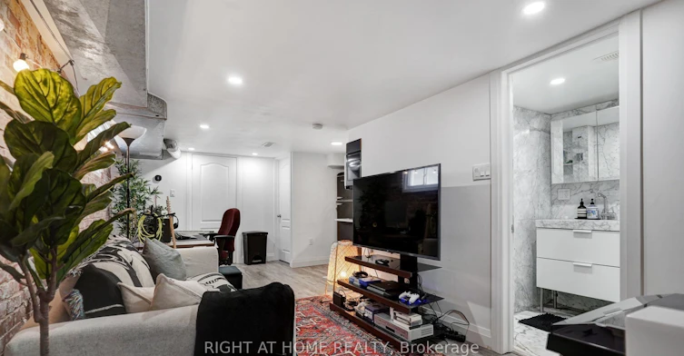Lower-35 Chryessa Avenue, Toronto, ON, M6N 4T4