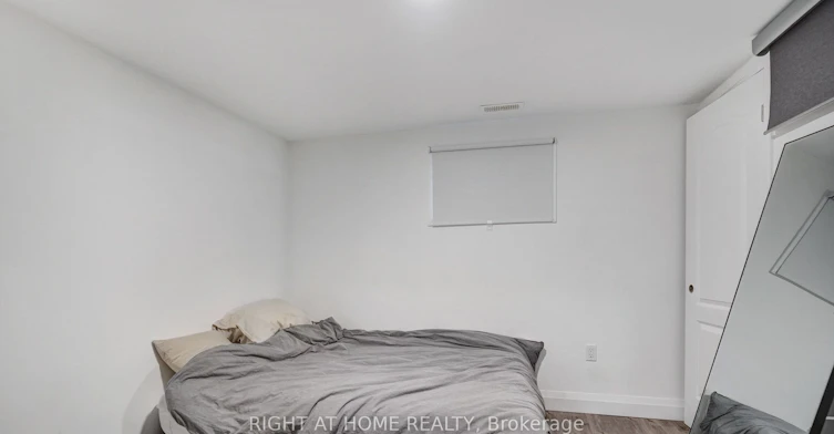 Lower-35 Chryessa Avenue, Toronto, ON, M6N 4T4 - 4