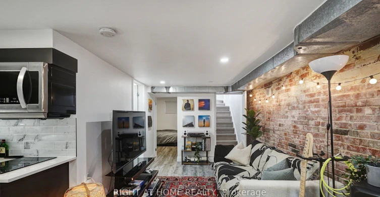 Lower-35 Chryessa Avenue, Toronto, ON, M6N 4T4 - 7