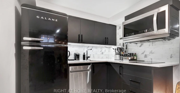 Lower-35 Chryessa Avenue, Toronto, ON, M6N 4T4 - 3