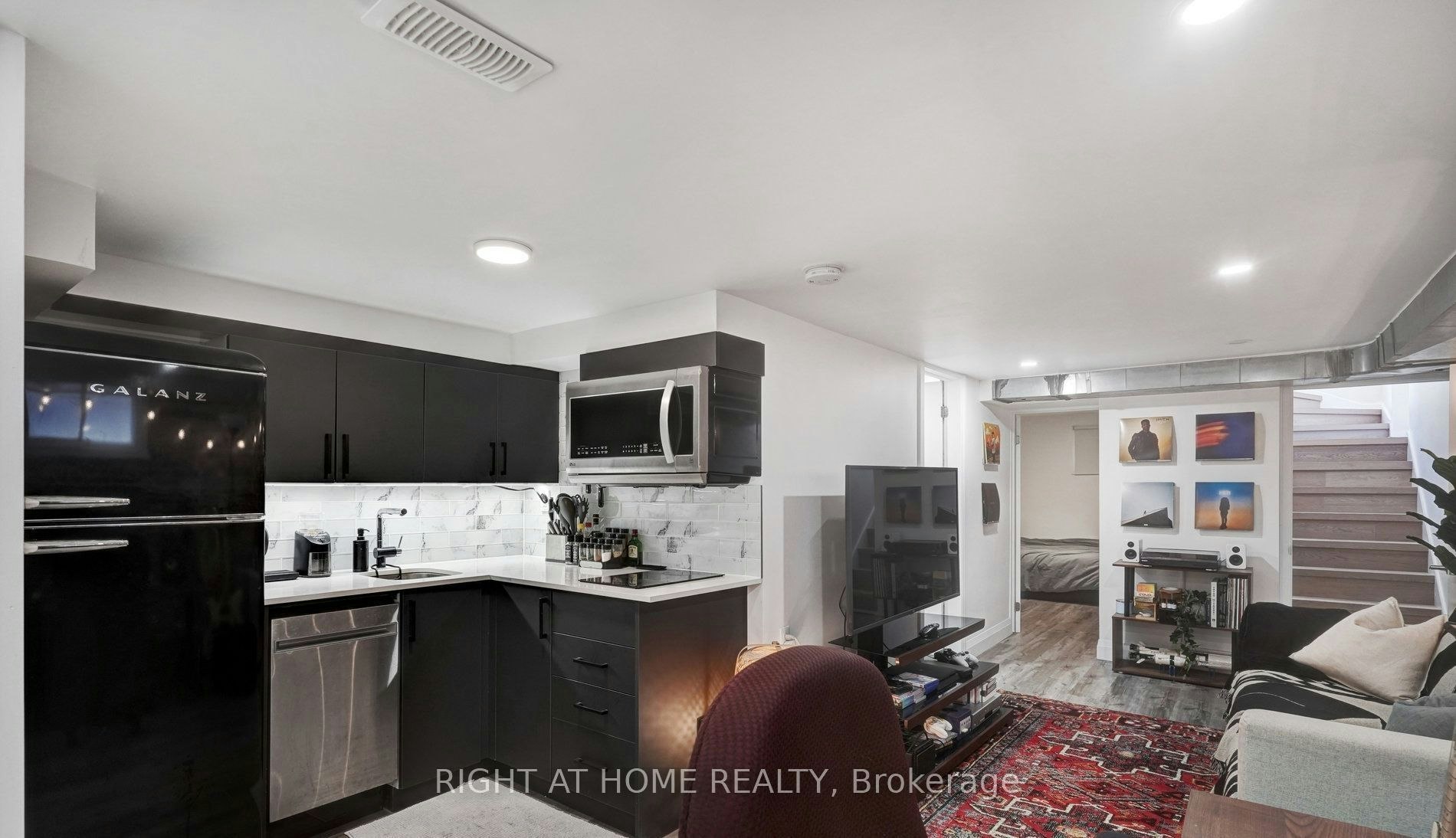 Lower-35 Chryessa Avenue, Toronto, ON, M6N 4T4 - 6