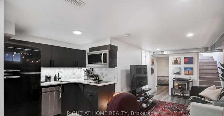Lower-35 Chryessa Avenue, Toronto, ON, M6N 4T4 - 6