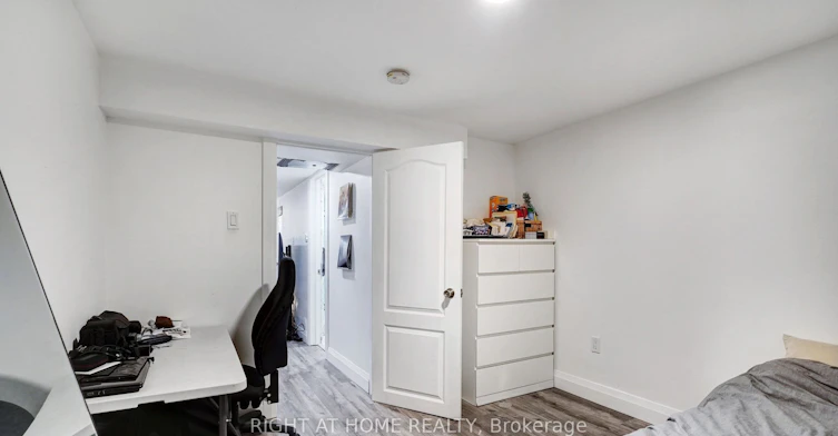 Lower-35 Chryessa Avenue, Toronto, ON, M6N 4T4 - 5