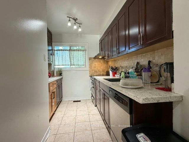 10 Juliana Square, Brampton, ON, L6S 2L4 - 9