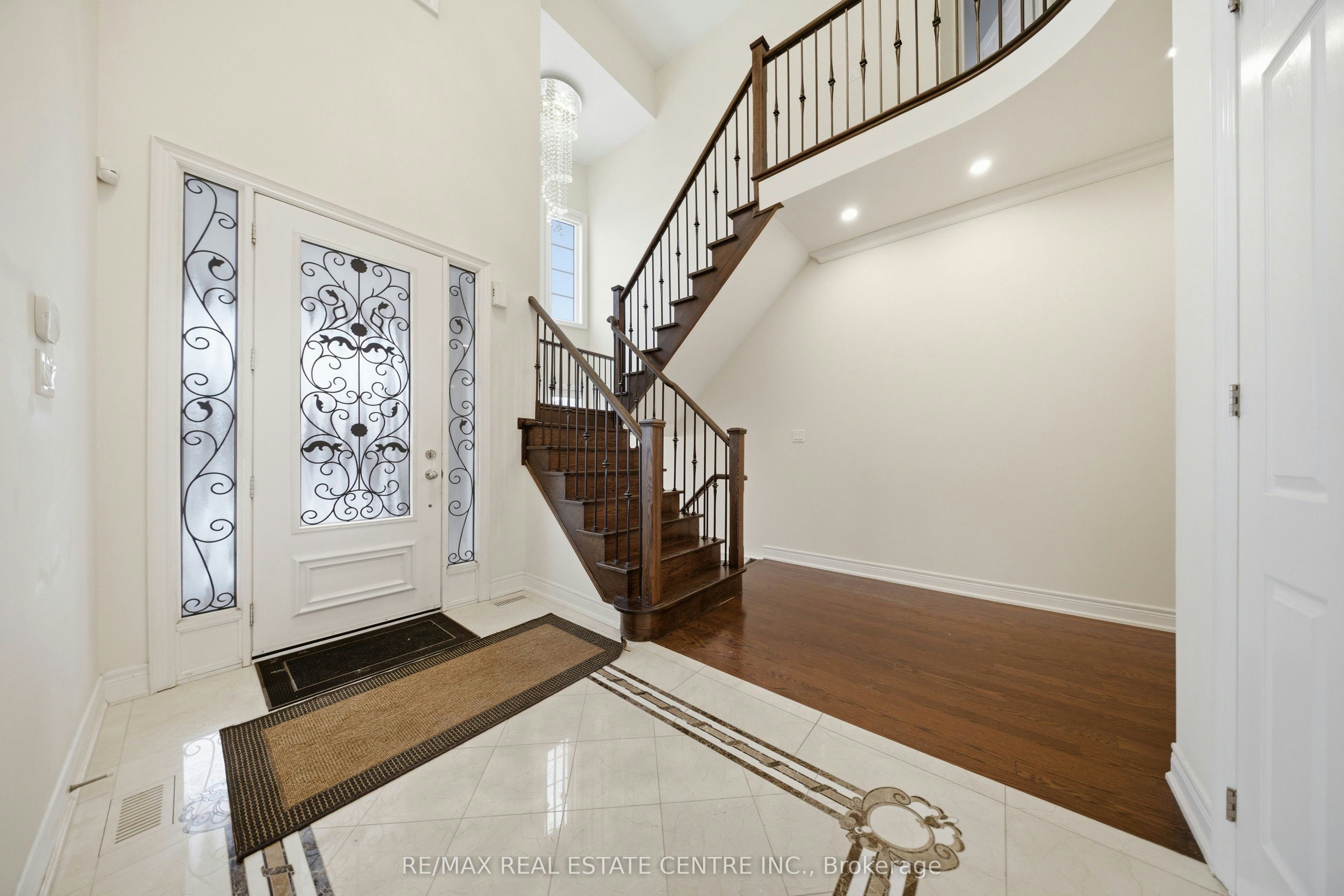 3290 Erin Centre Boulevard, Mississauga, ON, L5M 0K9 - 4