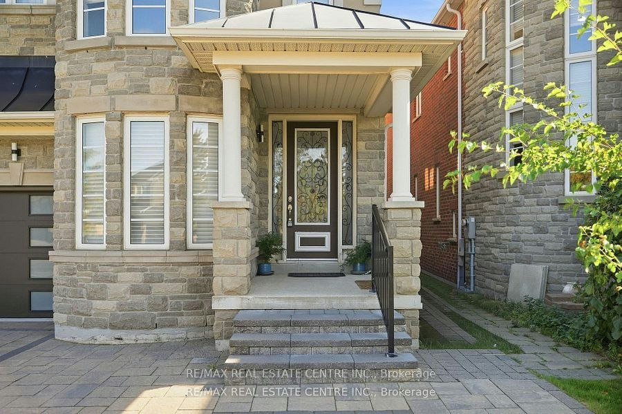3290 Erin Centre Boulevard, Mississauga, ON, L5M 0K9 - 3