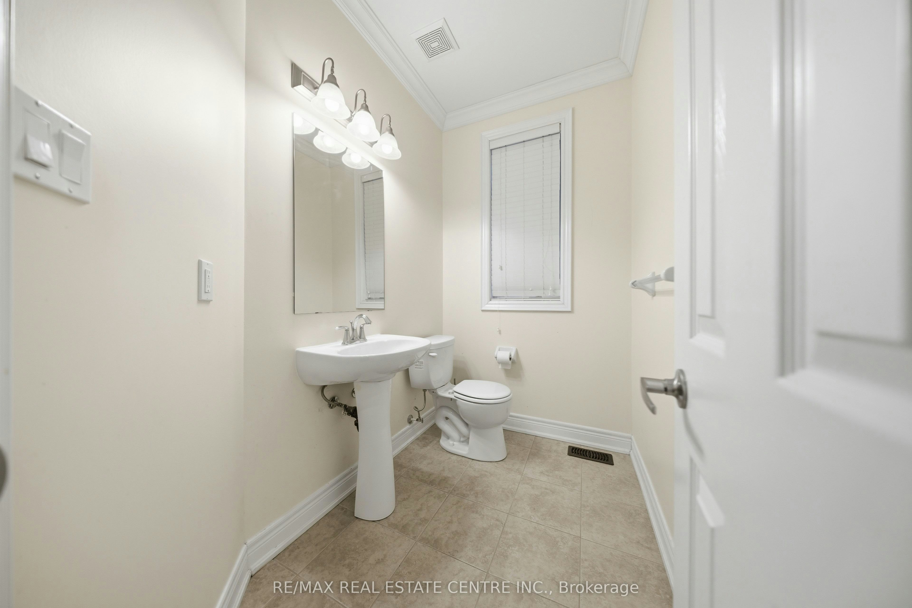 3290 Erin Centre Boulevard, Mississauga, ON, L5M 0K9 - 5