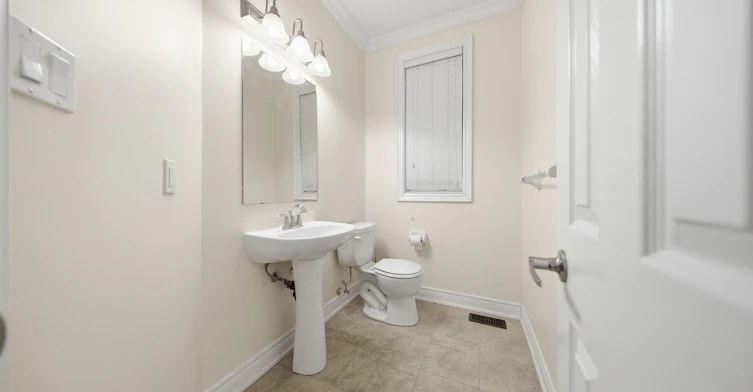 3290 Erin Centre Boulevard, Mississauga, ON, L5M 0K9 - 5
