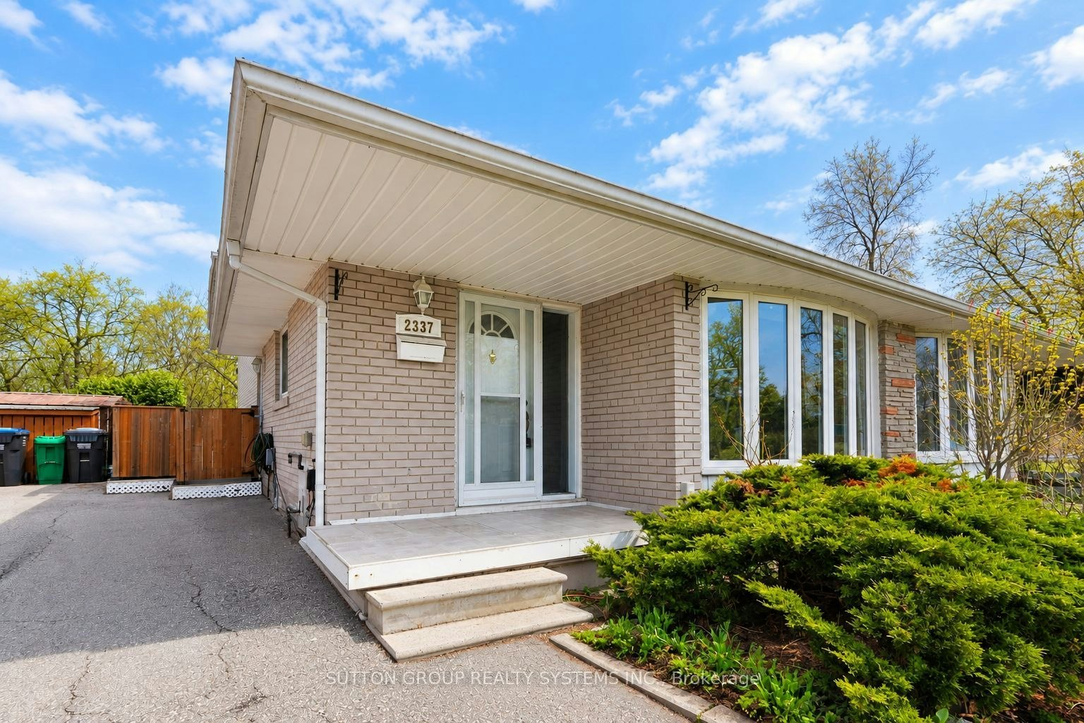2337 Padstow Crescent, Mississauga, ON, L5J 2G2 - 2
