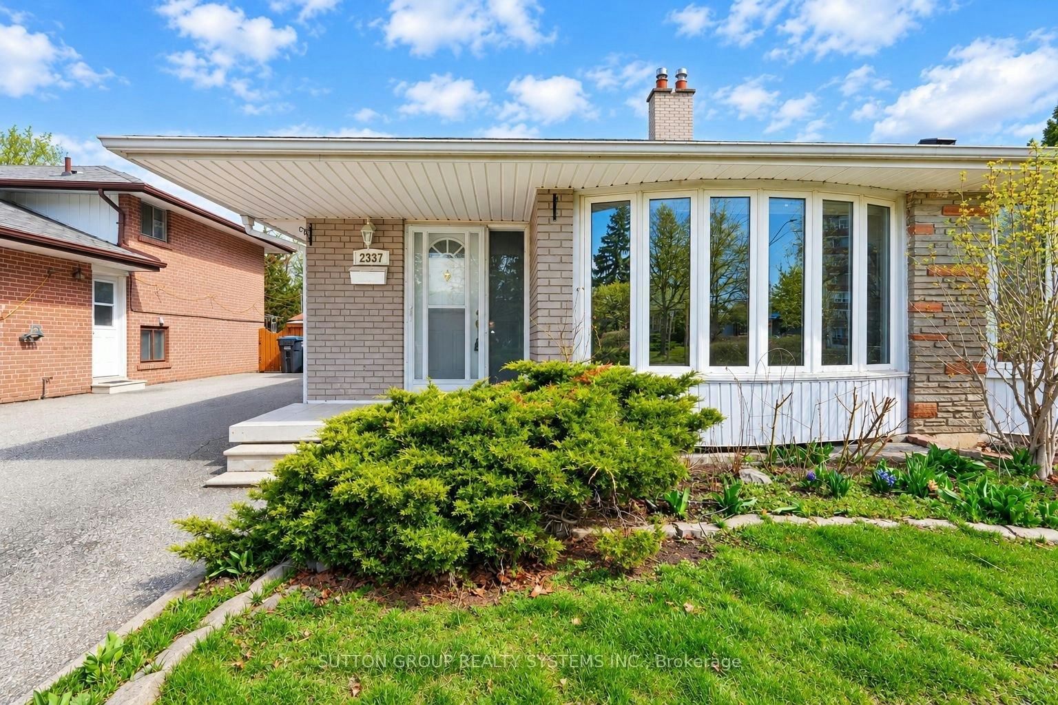 2337 Padstow Crescent, Mississauga, ON, L5J 2G2