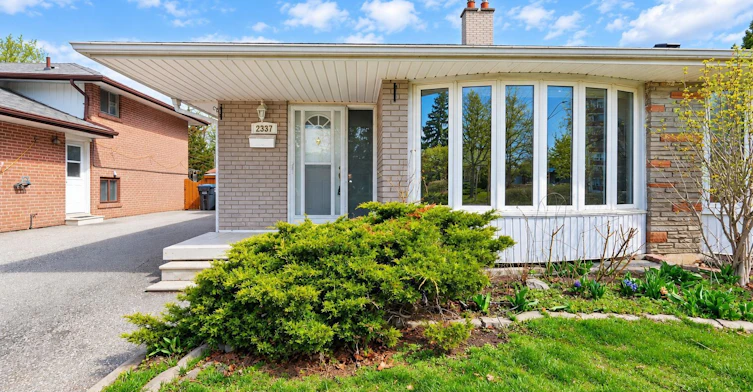 2337 Padstow Crescent, Mississauga, ON, L5J 2G2