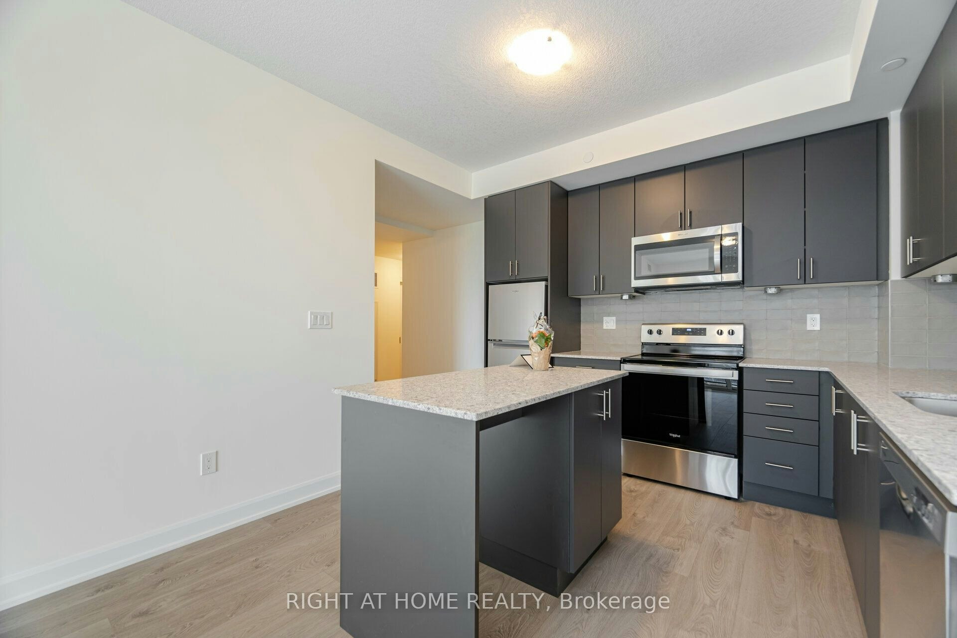 1806-3220 William Coltson Avenue, Oakville, ON, L6H 7X9 - 3