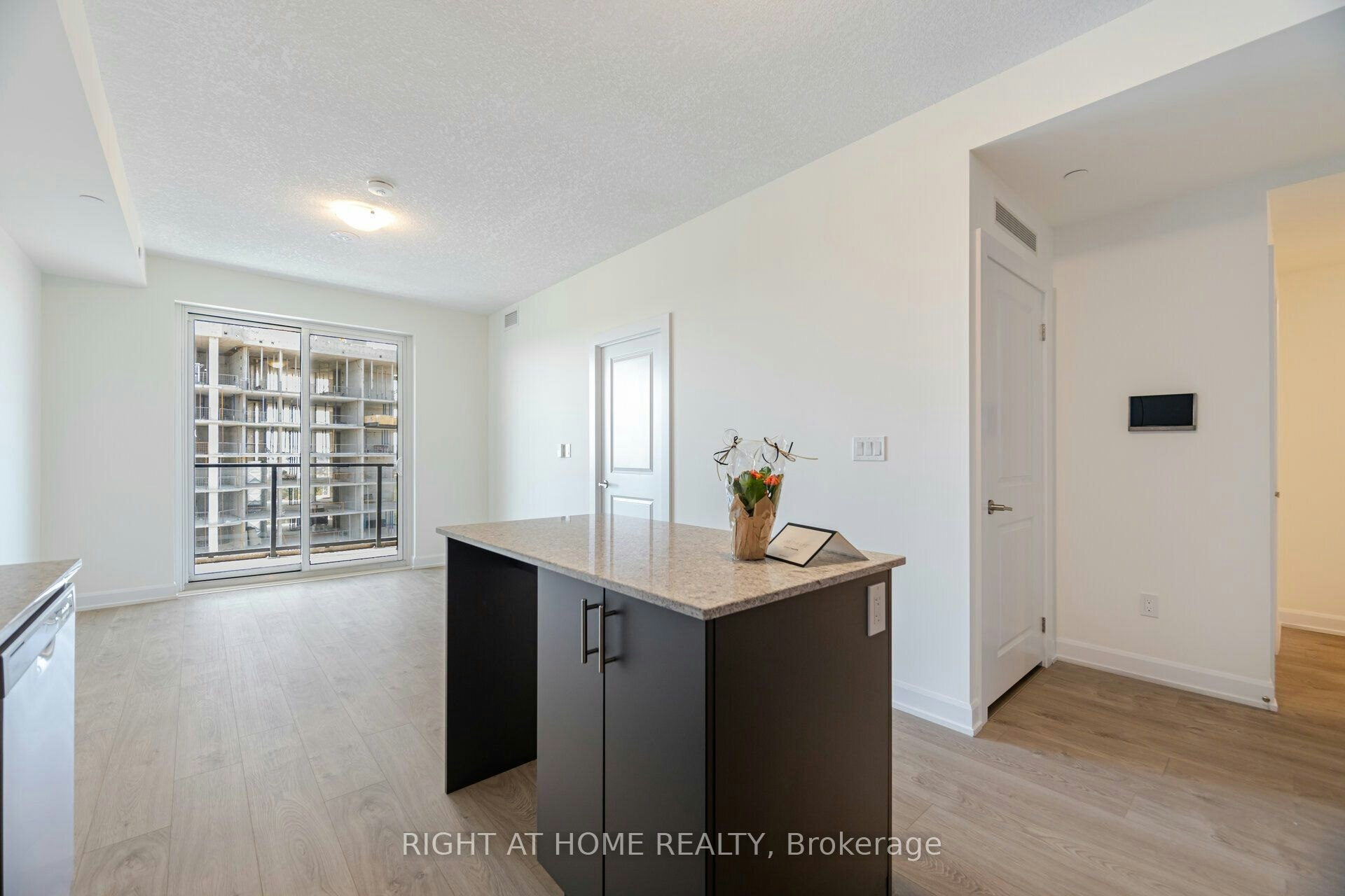 1806-3220 William Coltson Avenue, Oakville, ON, L6H 7X9 - 6