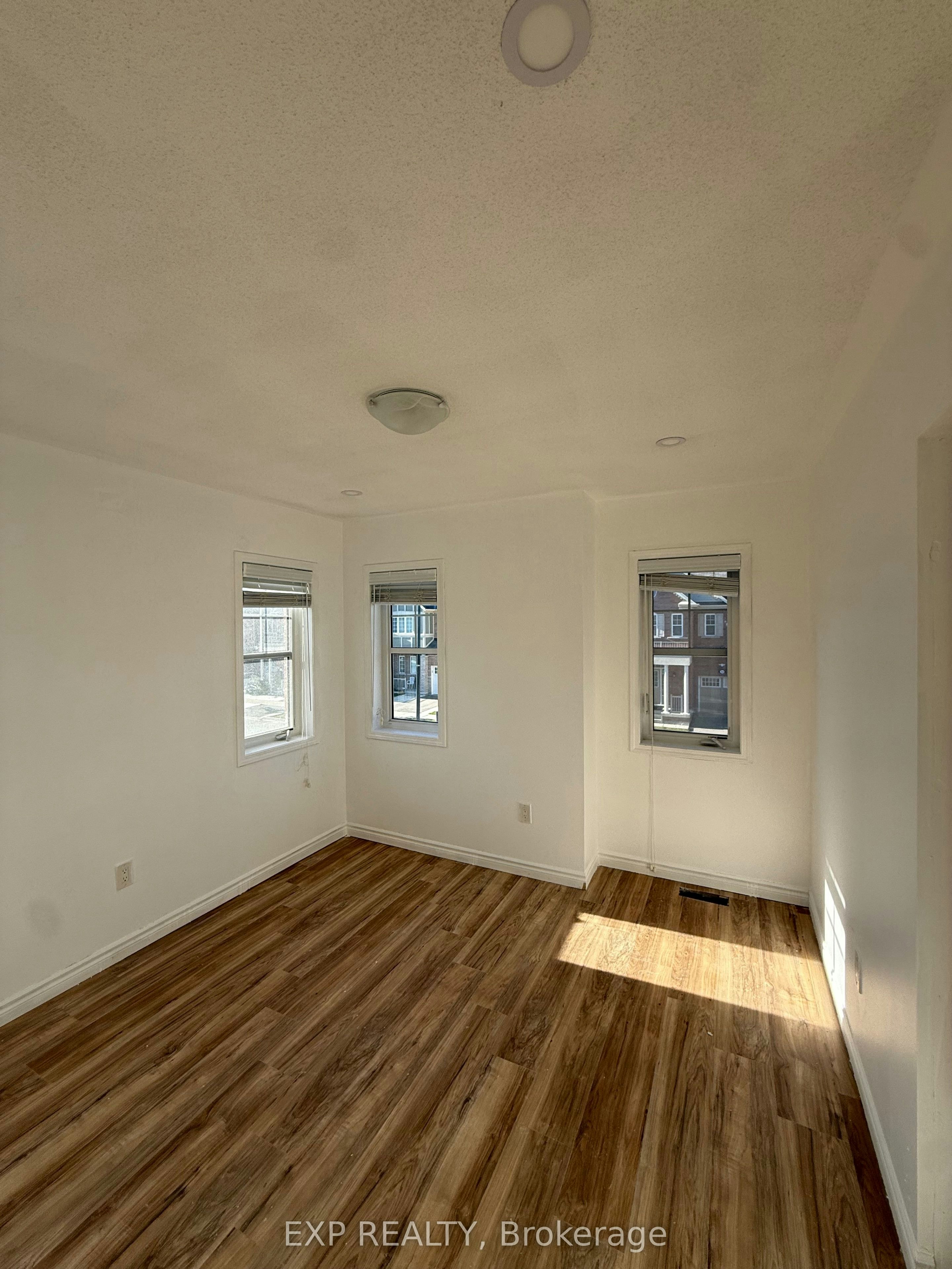 8 Redfern Street, Brampton, ON, L7A 4T8 - 7