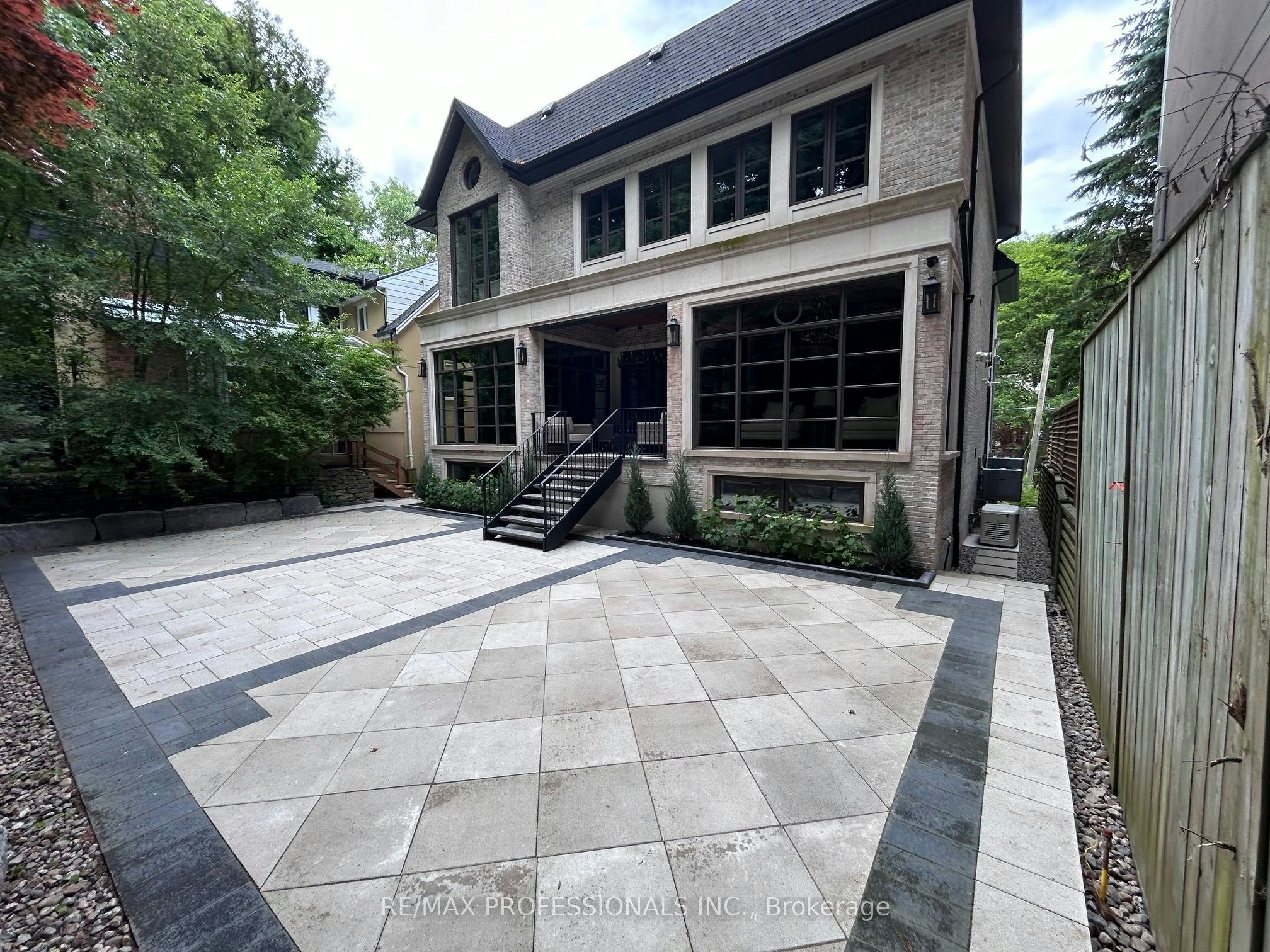 30 Dacre Crescent, Toronto, ON, M6S 2W1 - 24