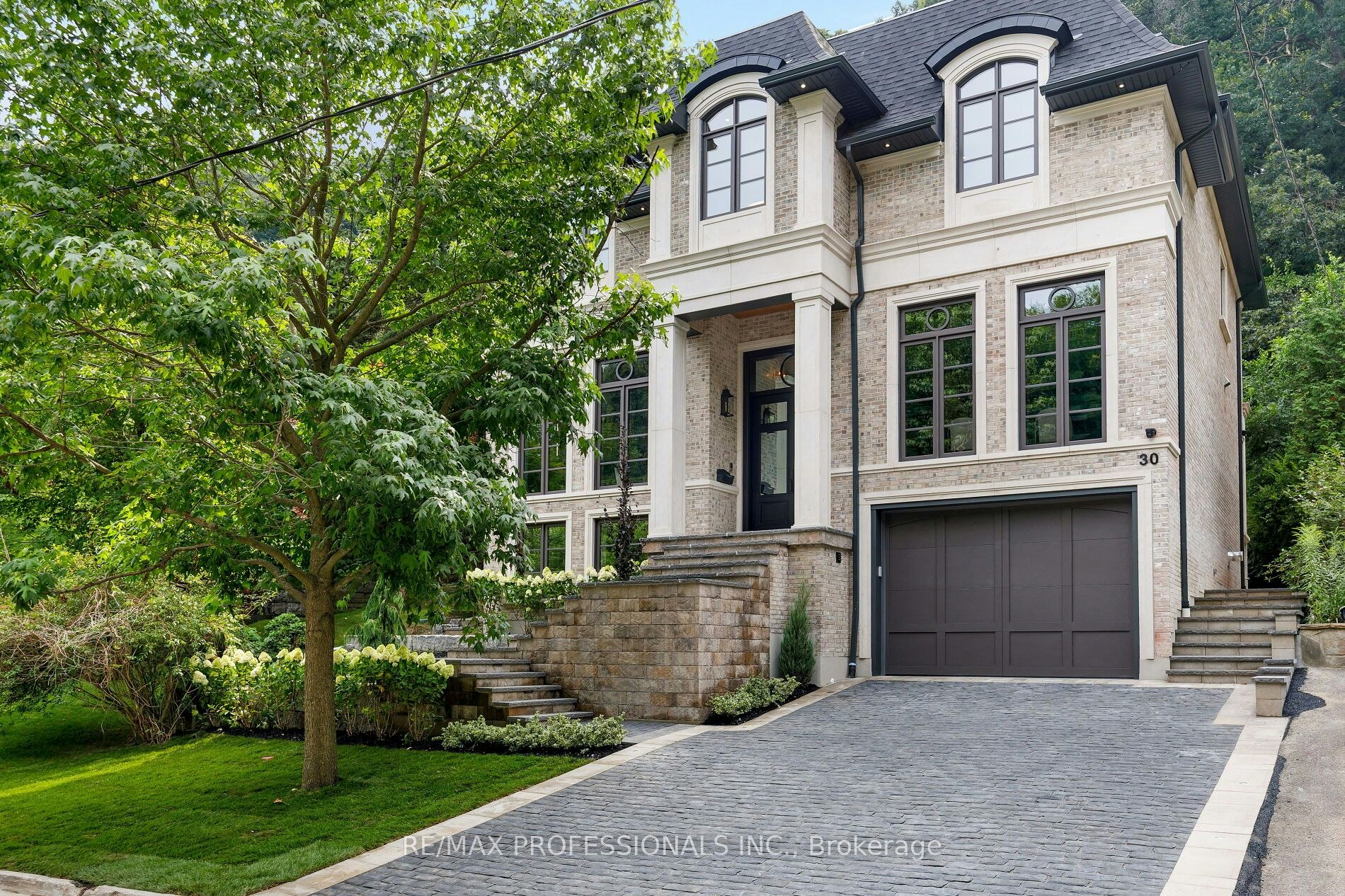 30 Dacre Crescent, Toronto, ON, M6S 2W1 - 2
