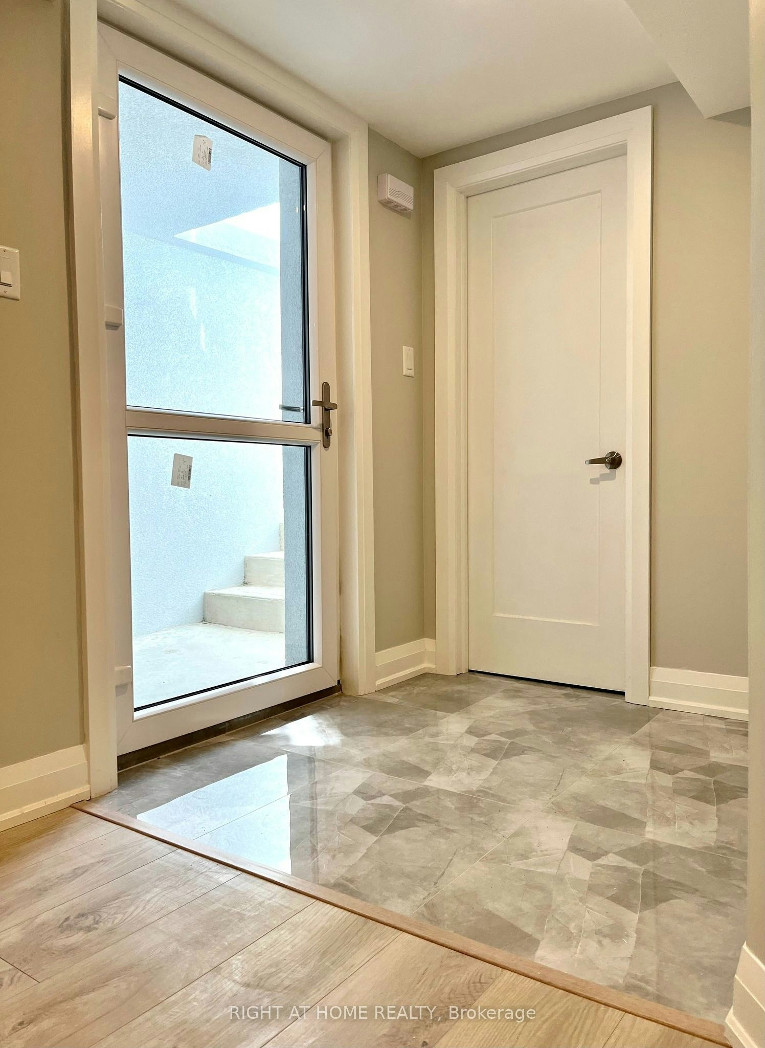 Lower-918 Oasis Drive, Mississauga, ON, L5V 0C7 - 12