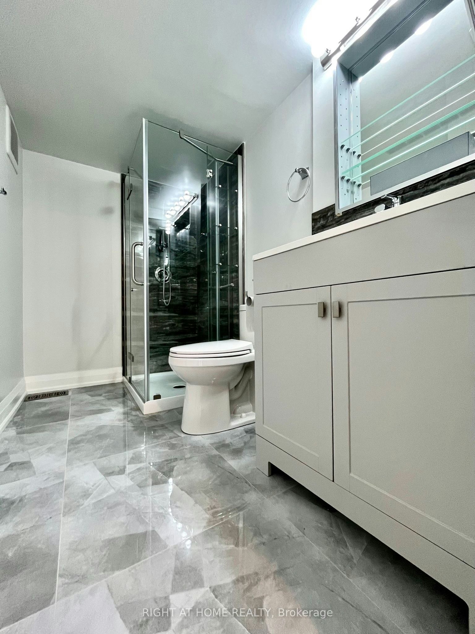 Lower-918 Oasis Drive, Mississauga, ON, L5V 0C7 - 13