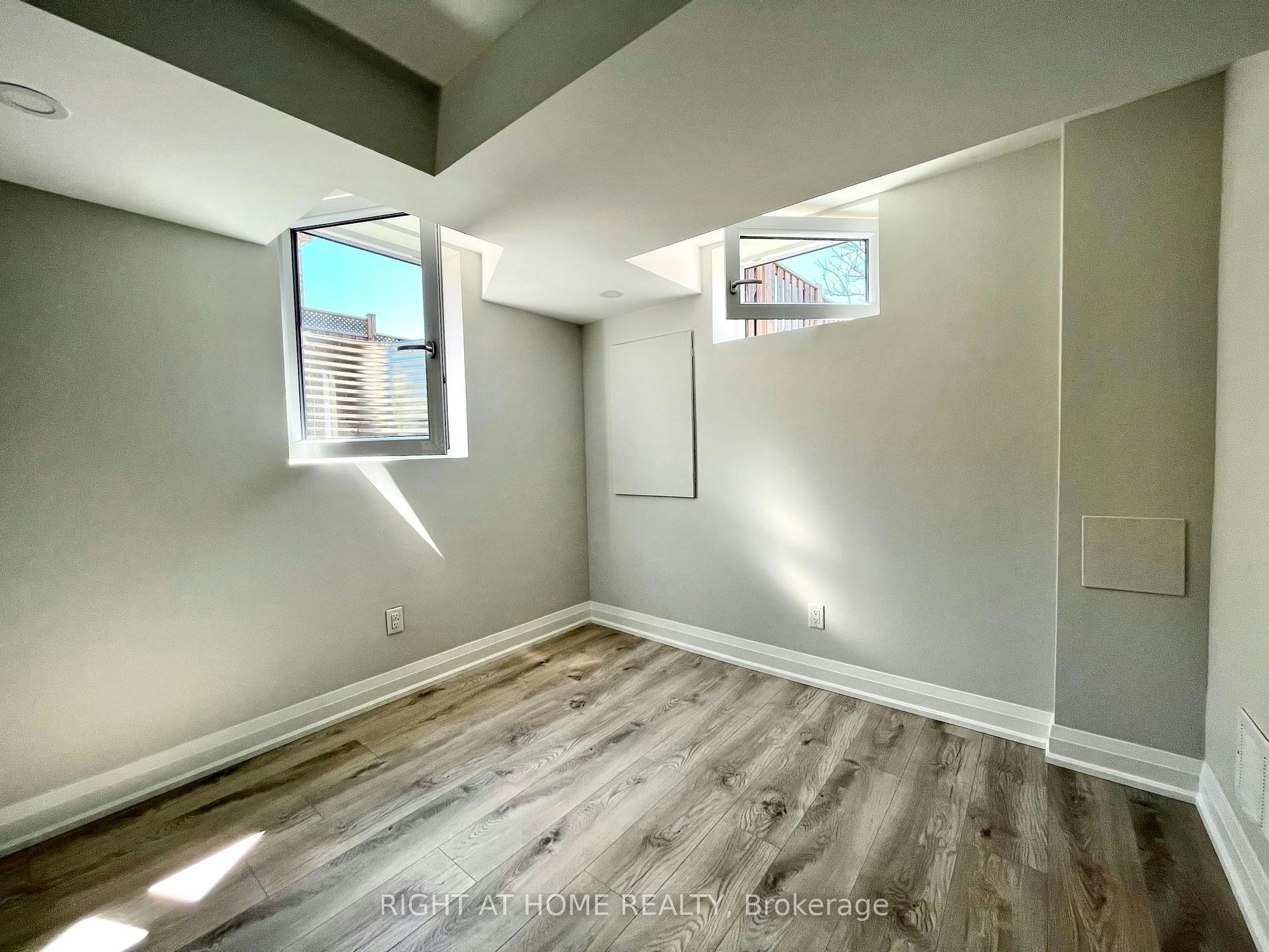 Lower-918 Oasis Drive, Mississauga, ON, L5V 0C7 - 11