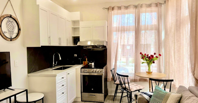 Ground Floor-3296 Taha Gardens, Oakville, ON, L6M 5S6 - 5