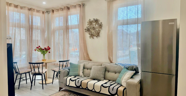 Ground Floor-3296 Taha Gardens, Oakville, ON, L6M 5S6 - 2