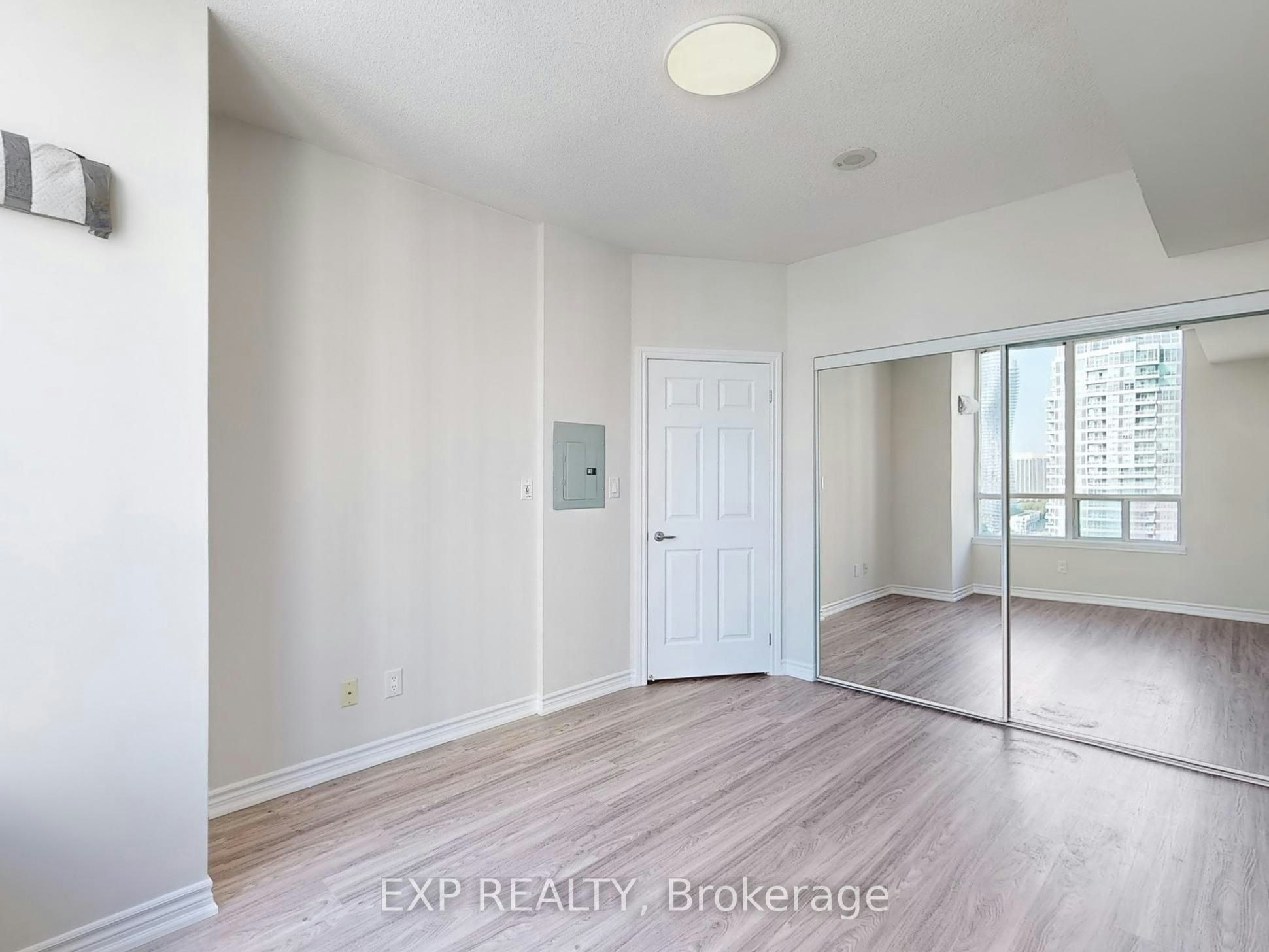 2509-3504 Hurontario Street, Mississauga, ON, L5B 1P2 - 16