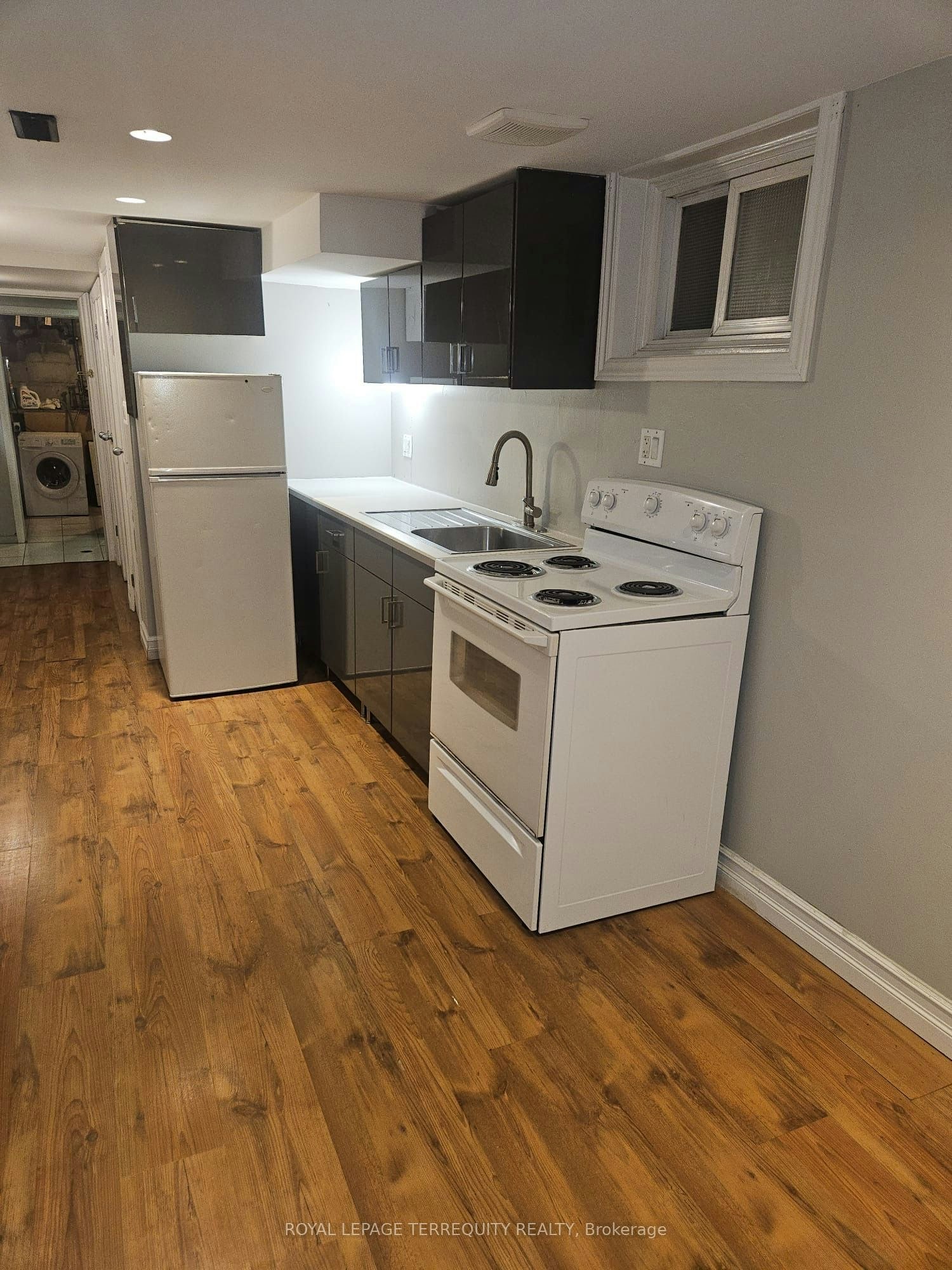 Basement-2 Golden Avenue, Toronto, ON, M6R 2J4 - 3