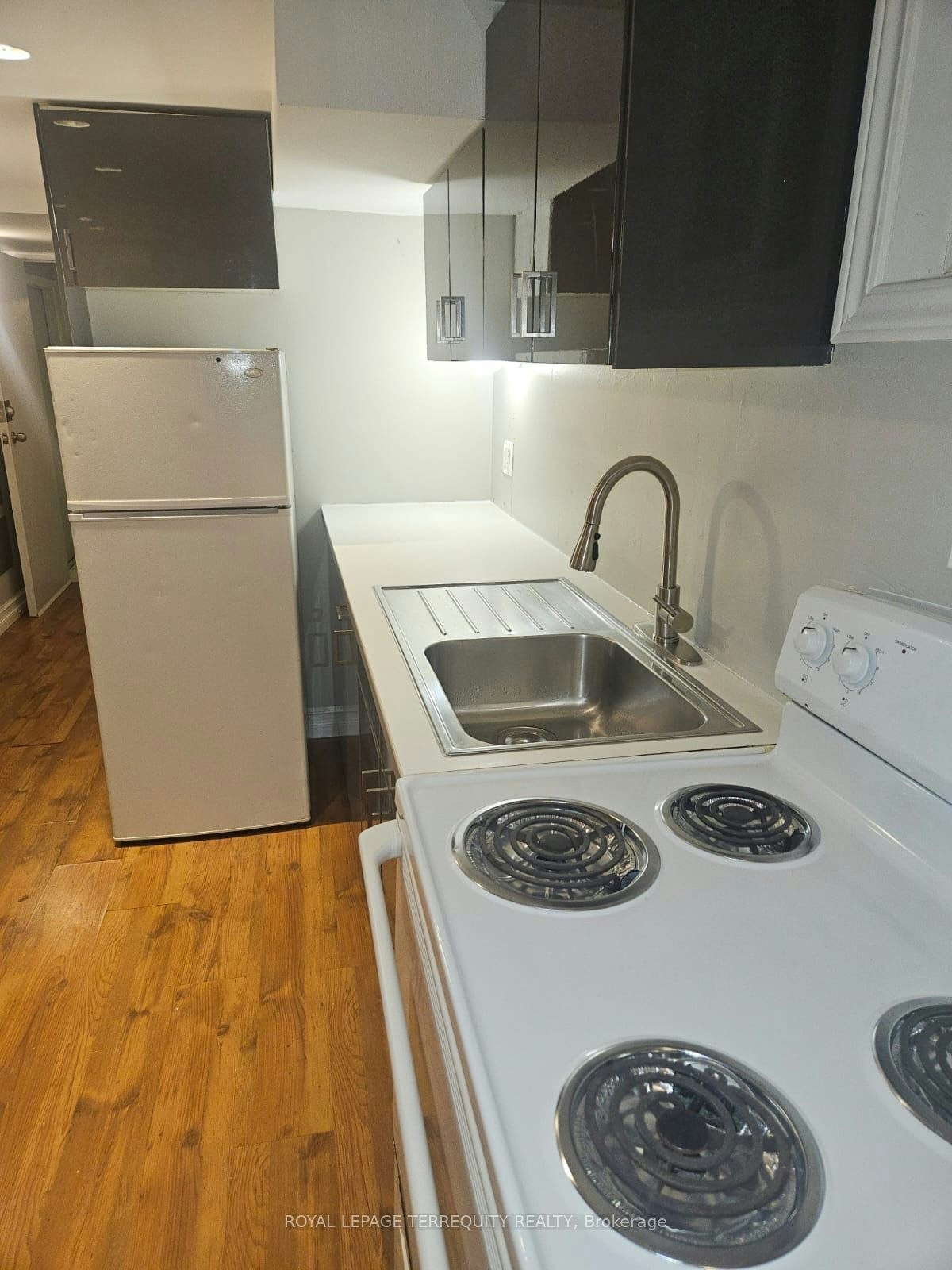 Basement-2 Golden Avenue, Toronto, ON, M6R 2J4 - 5