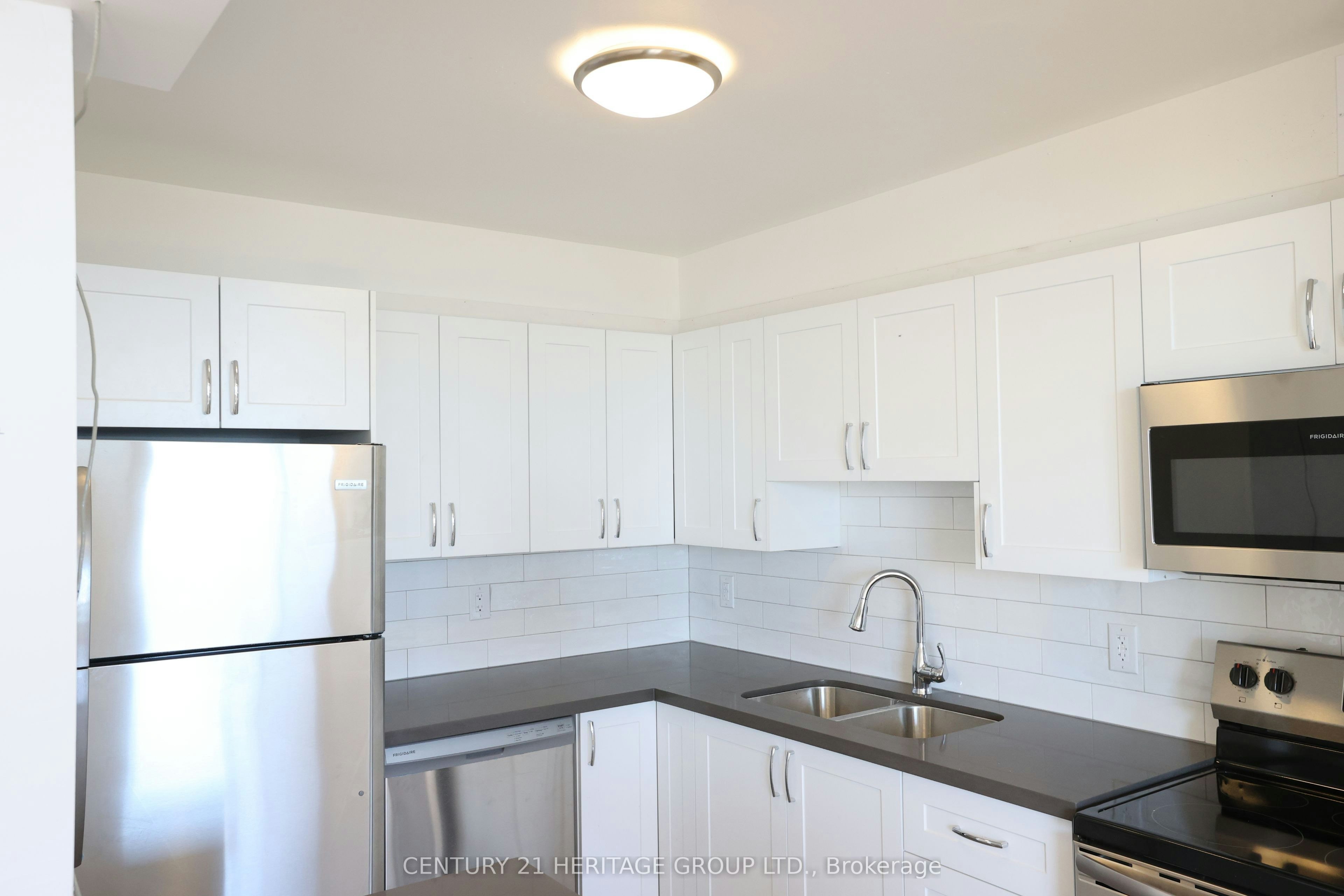 702-41 Garfella Drive, Toronto, ON, M9V 2G3 - 2
