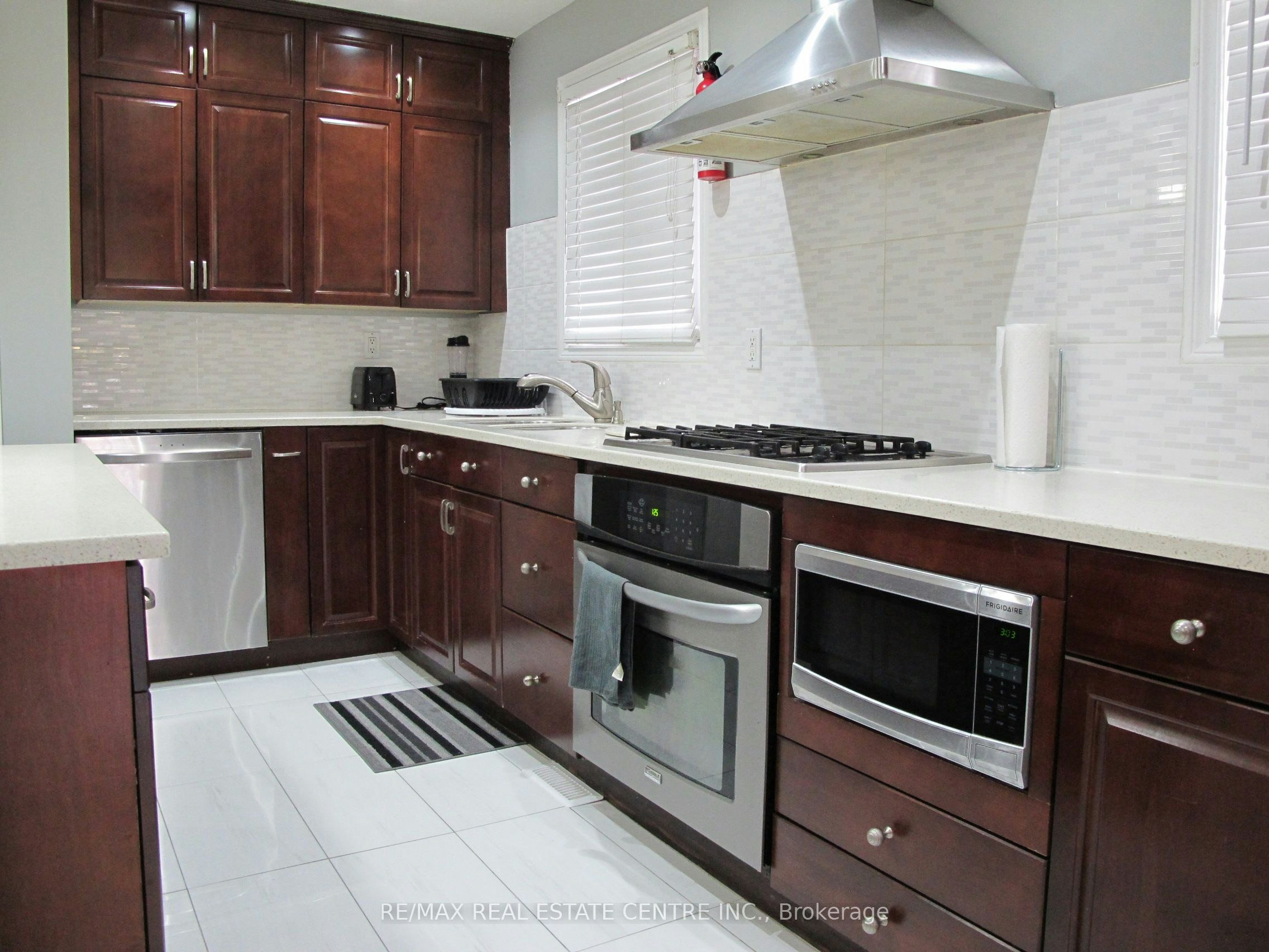 4695 Empire(upper Floor) Crescent, Mississauga, ON, L5R 1M5 - 2