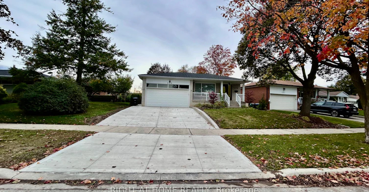 575 Eversley Drive, Mississauga, ON, L5A 2E1