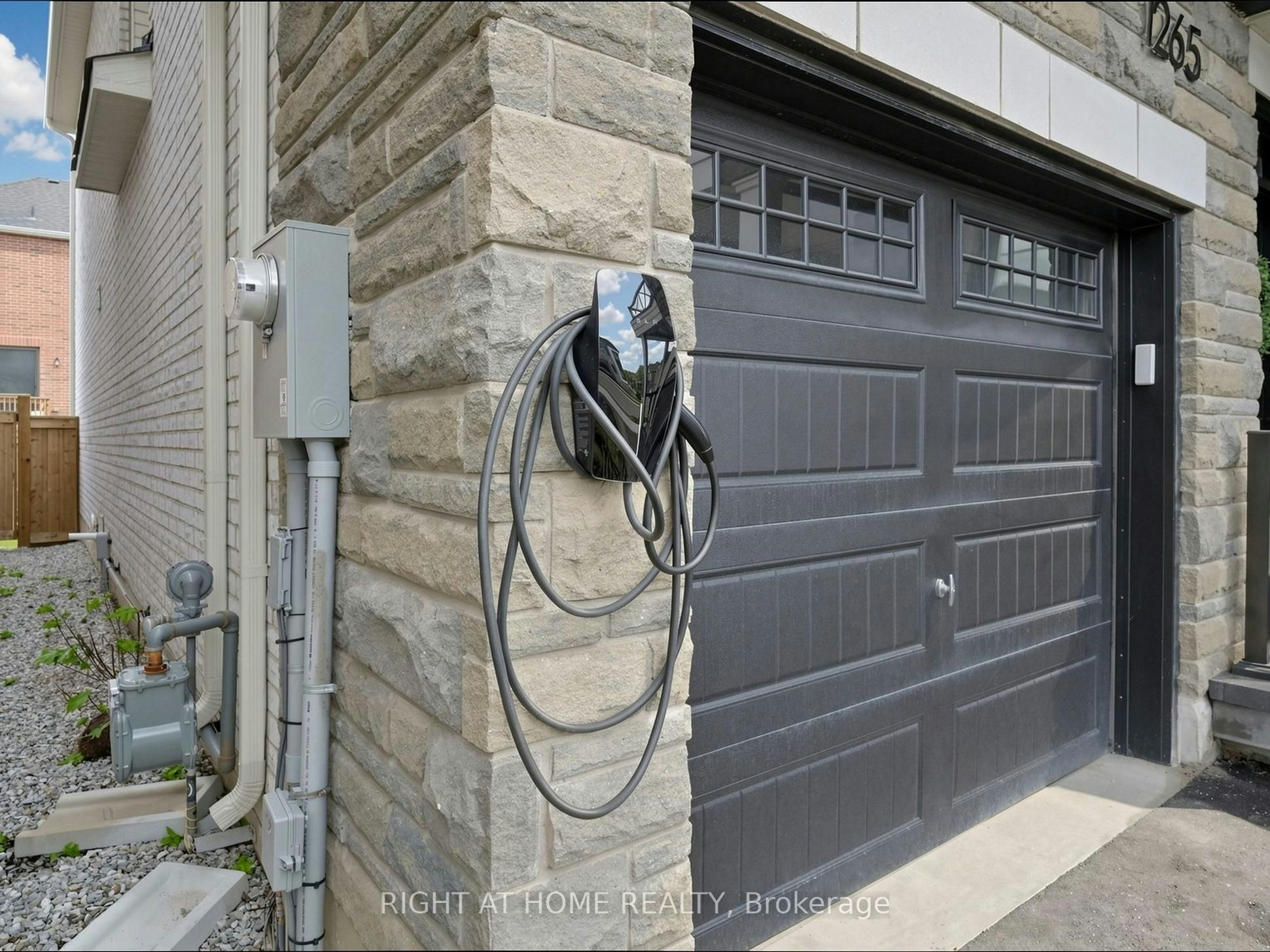 1265 Manitou Way, Milton, ON, L9E 2A7 - 34