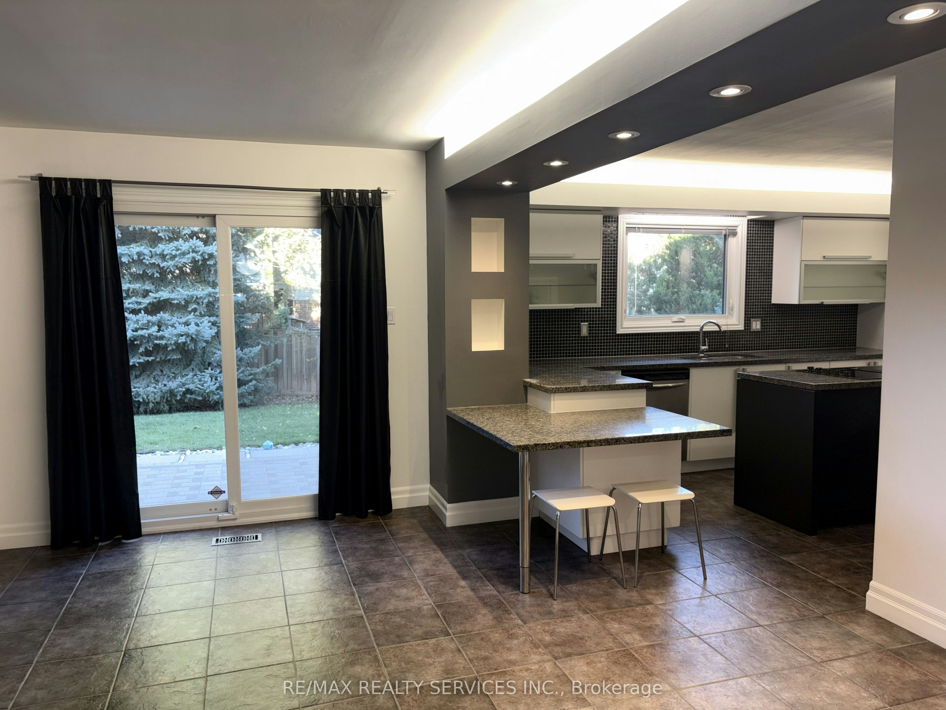 4171 Sawmill Valley Drive, Mississauga, ON, L5L 3H1 - 12