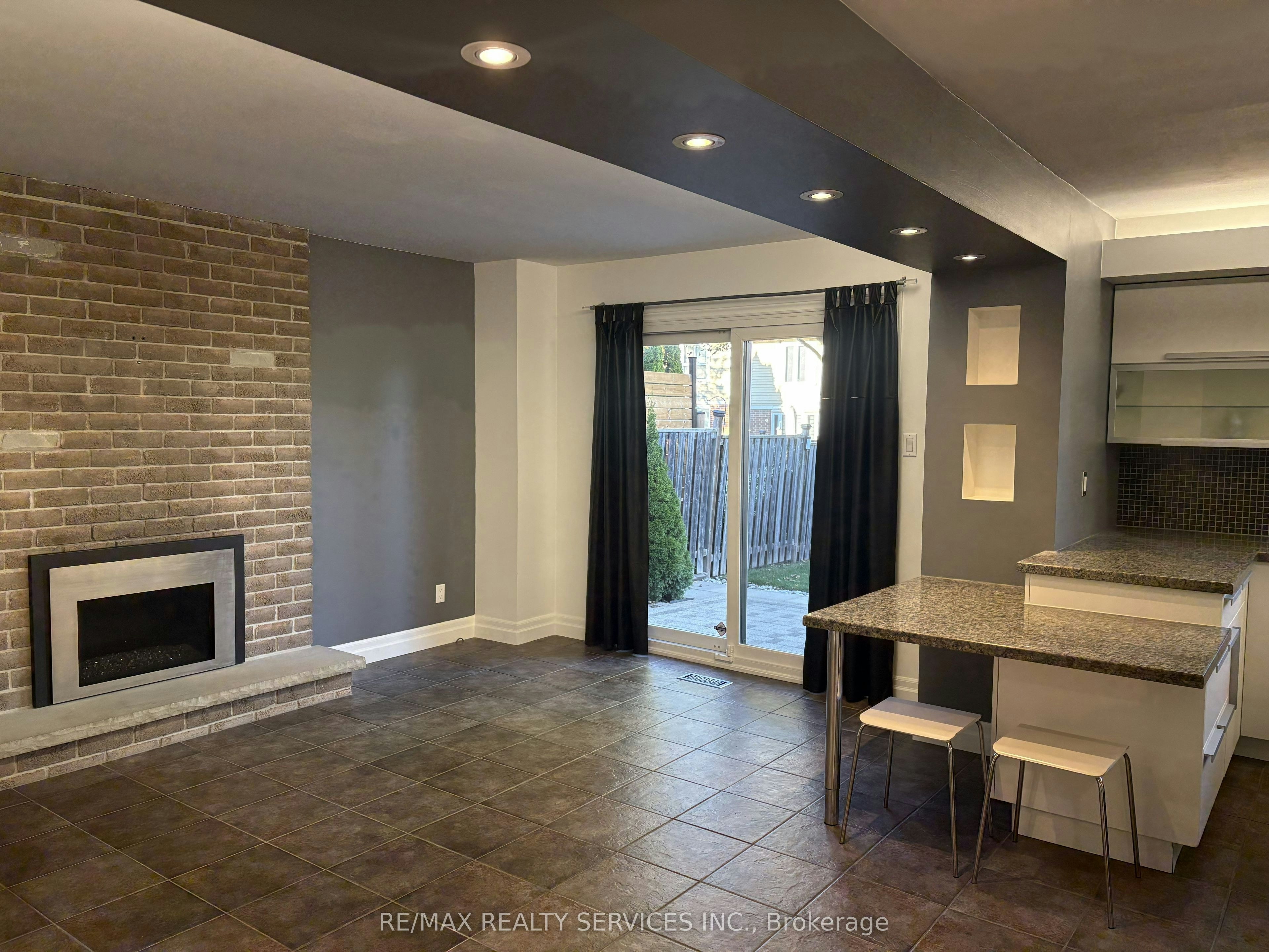 4171 Sawmill Valley Drive, Mississauga, ON, L5L 3H1 - 9