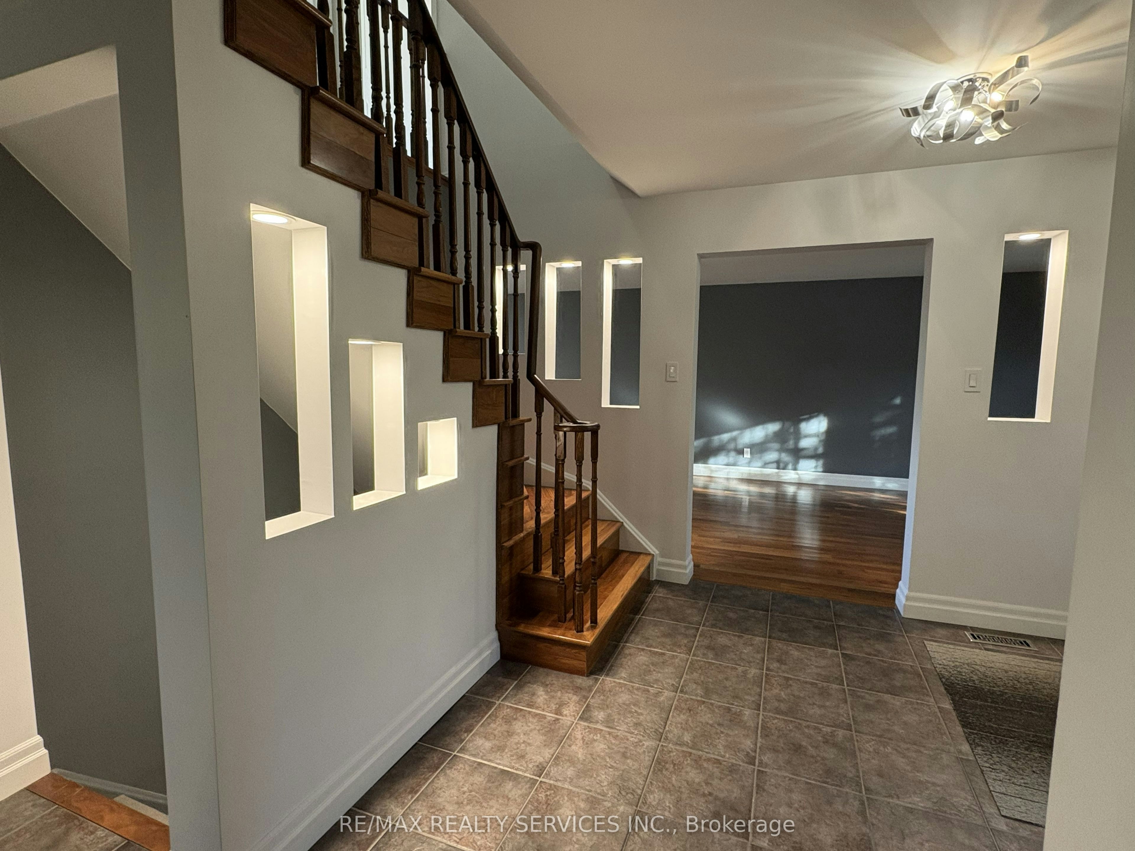 4171 Sawmill Valley Drive, Mississauga, ON, L5L 3H1 - 8