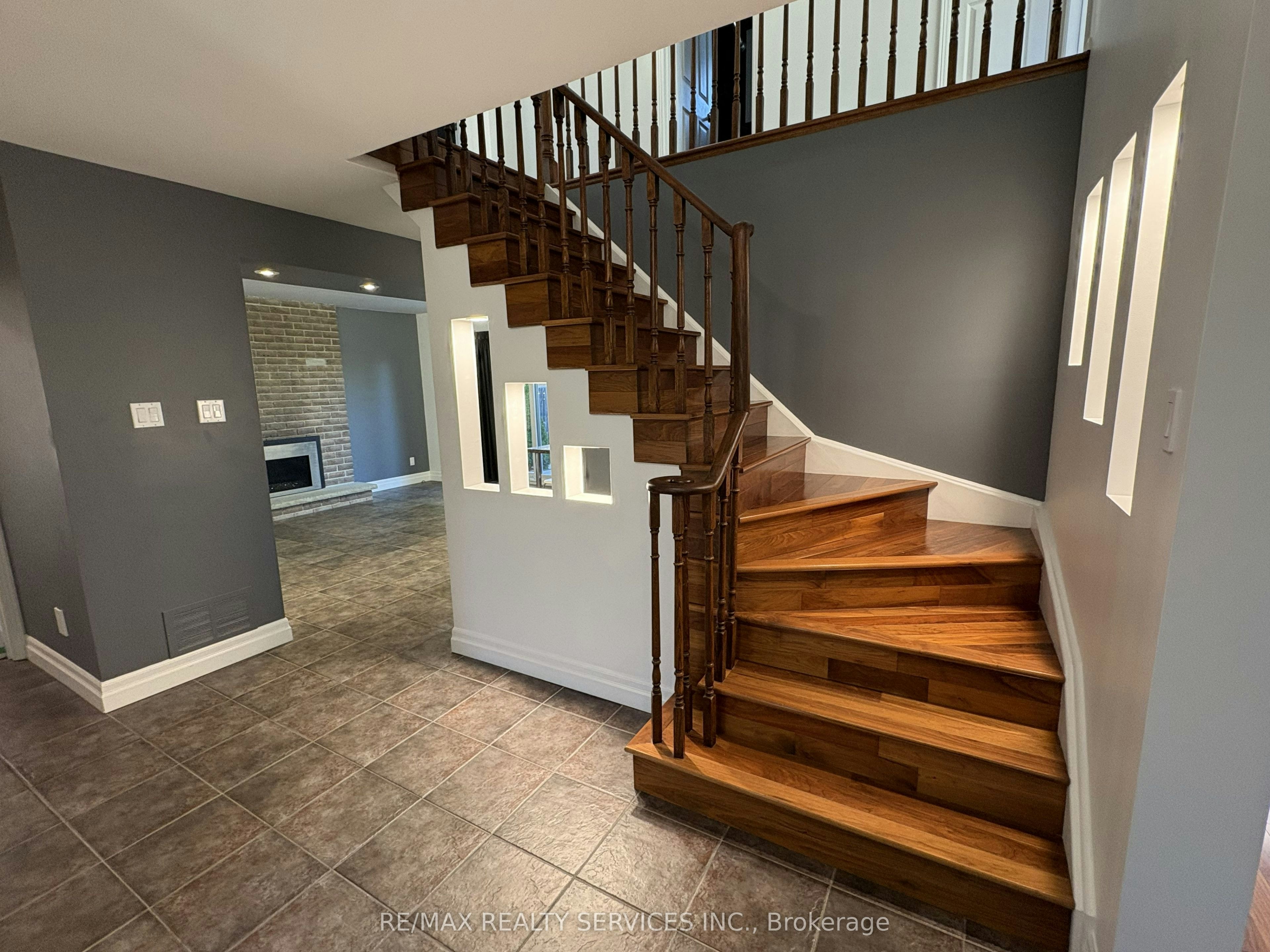 4171 Sawmill Valley Drive, Mississauga, ON, L5L 3H1 - 7