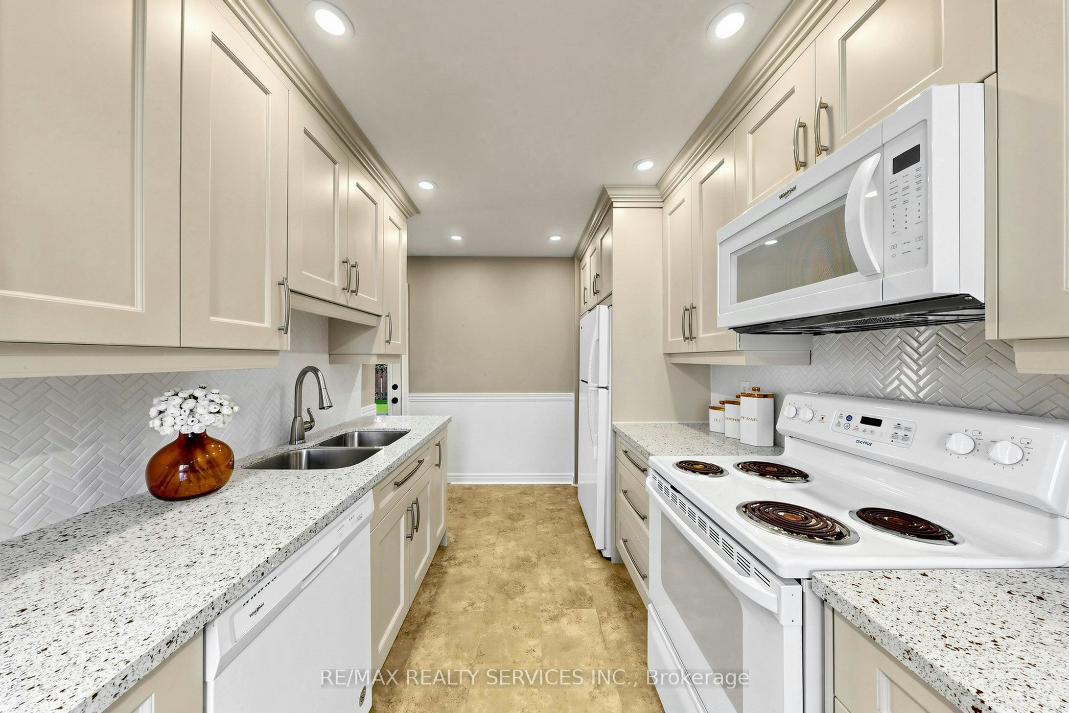 25 Jennifer Square, Brampton, ON, L6S 2L2 - 18
