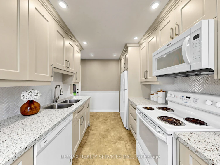 25 Jennifer Square, Brampton, ON, L6S 2L2 - 18