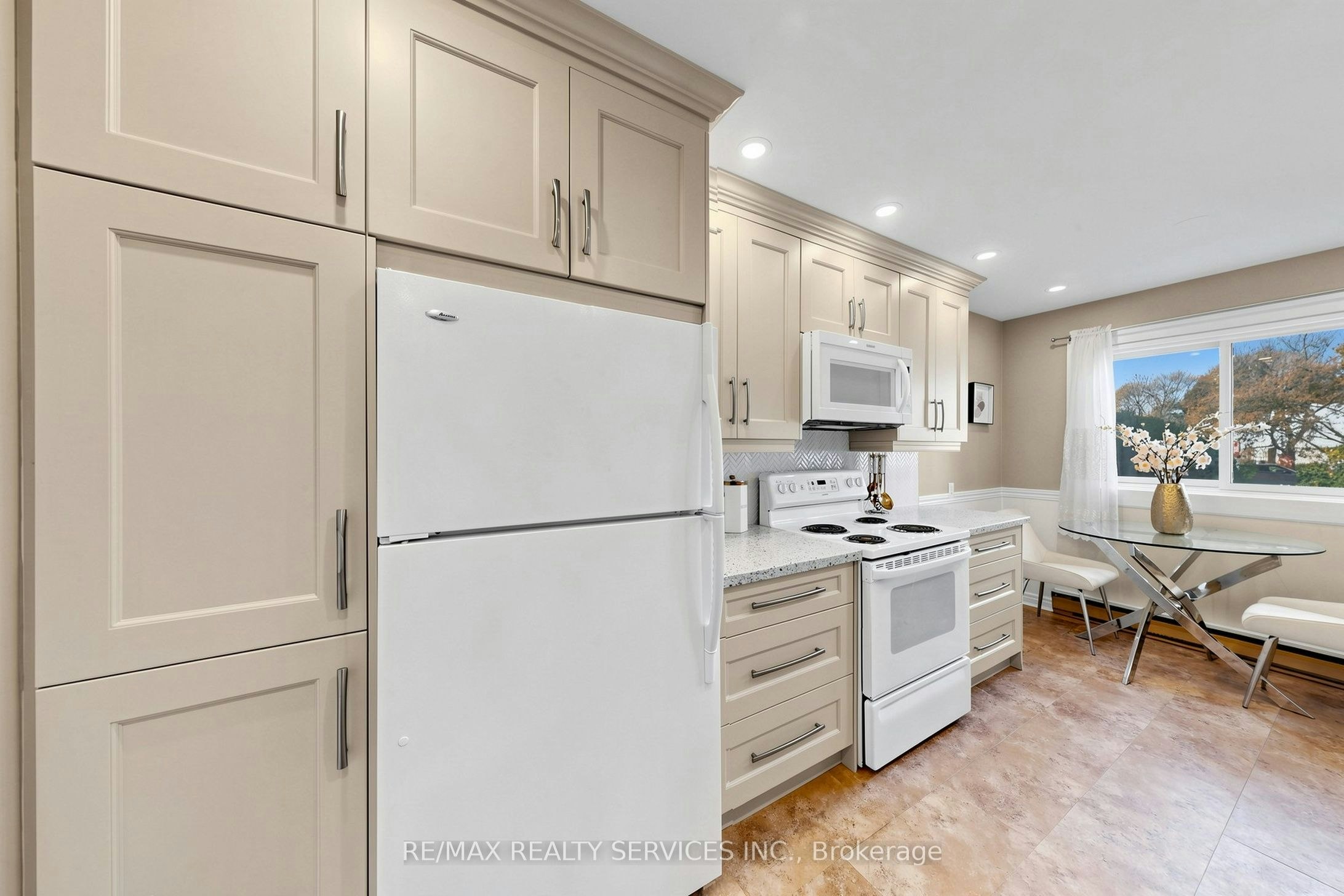 25 Jennifer Square, Brampton, ON, L6S 2L2 - 15