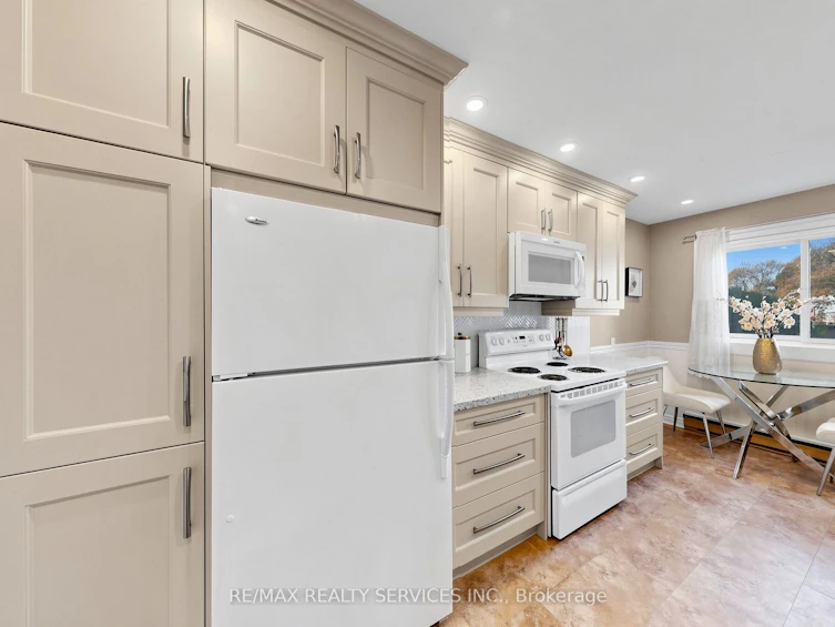 25 Jennifer Square, Brampton, ON, L6S 2L2 - 15