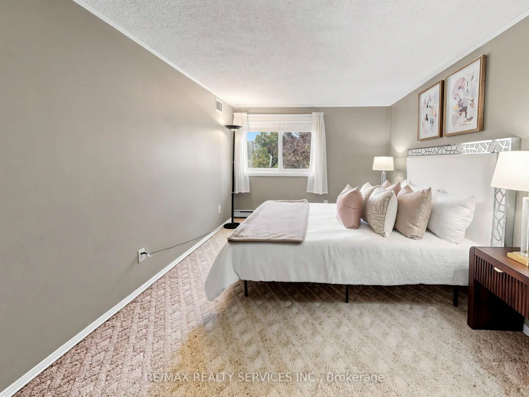 25 Jennifer Square, Brampton, ON, L6S 2L2 - 25