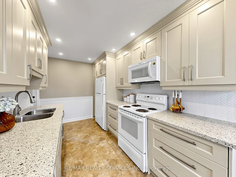 25 Jennifer Square, Brampton, ON, L6S 2L2 - 17