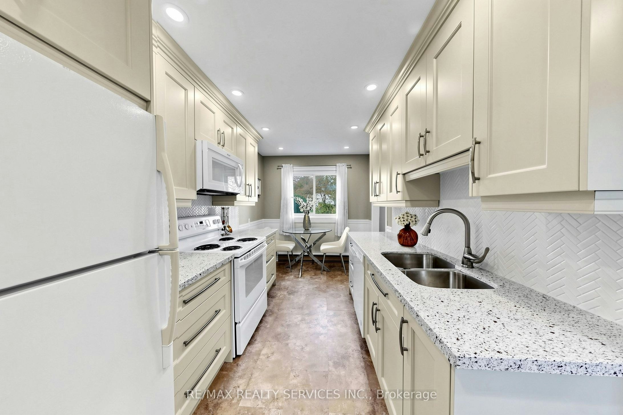 25 Jennifer Square, Brampton, ON, L6S 2L2 - 14