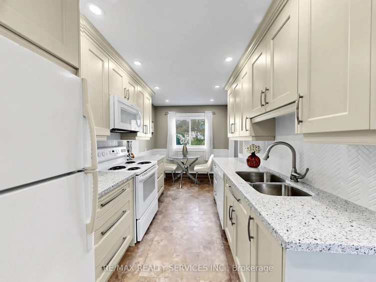 25 Jennifer Square, Brampton, ON, L6S 2L2 - 14