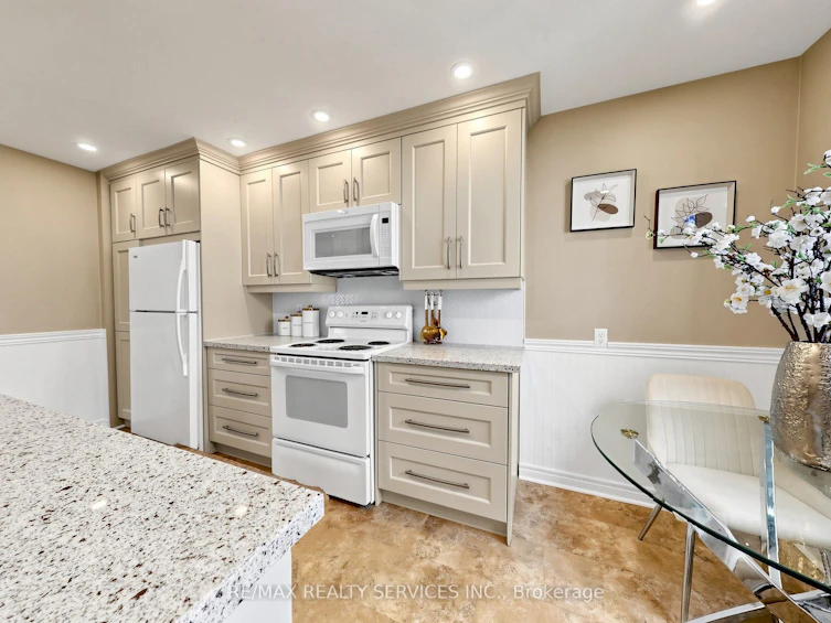 25 Jennifer Square, Brampton, ON, L6S 2L2 - 21