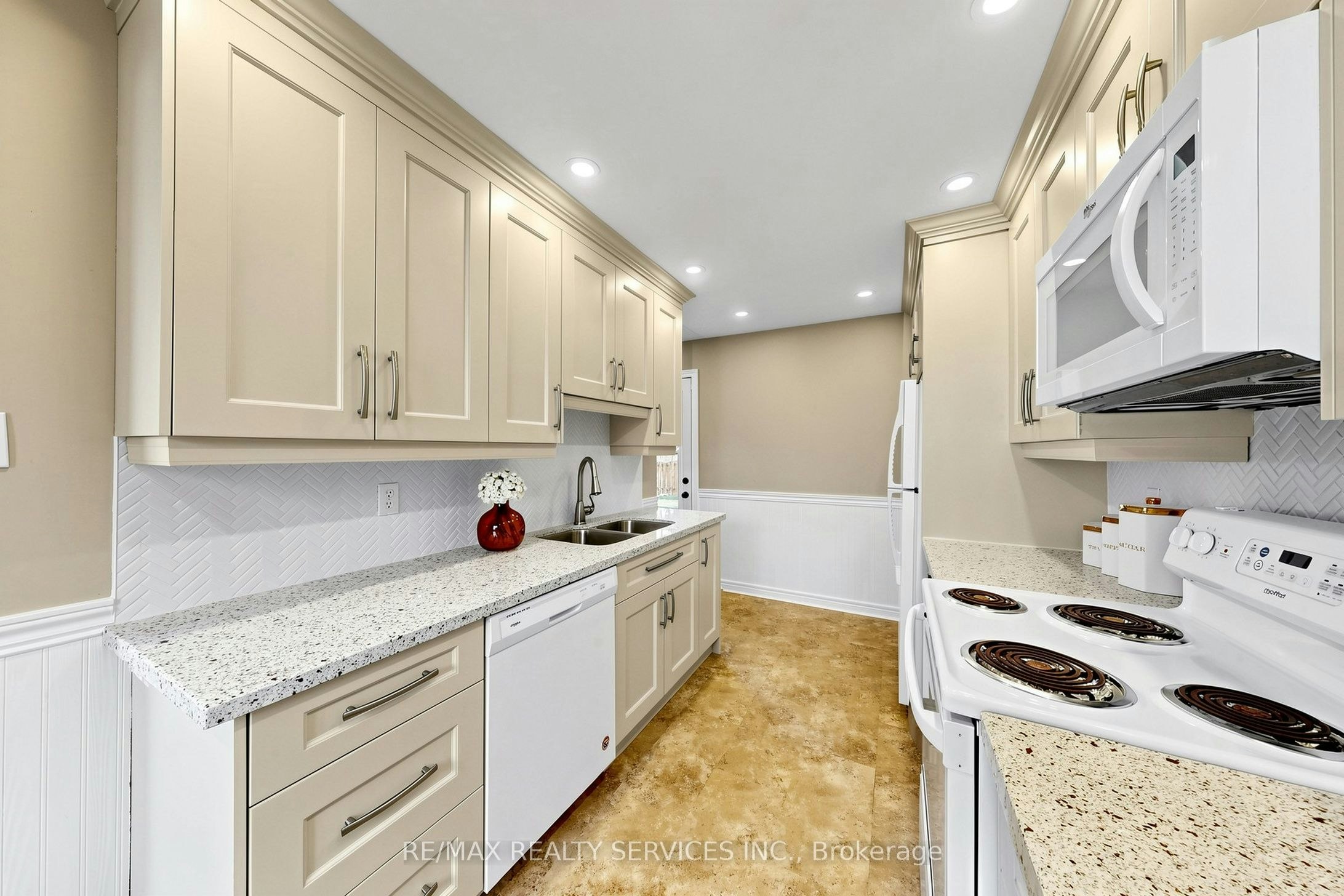 25 Jennifer Square, Brampton, ON, L6S 2L2 - 16