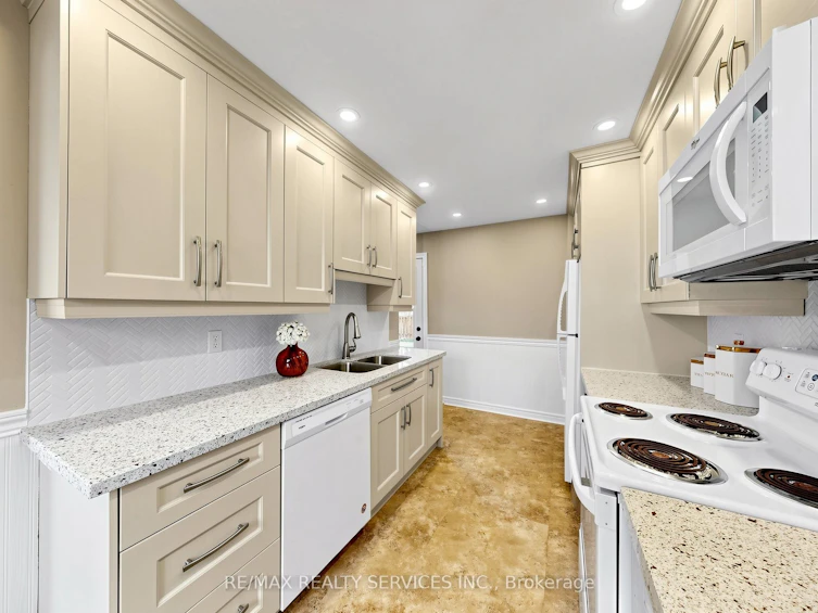 25 Jennifer Square, Brampton, ON, L6S 2L2 - 16