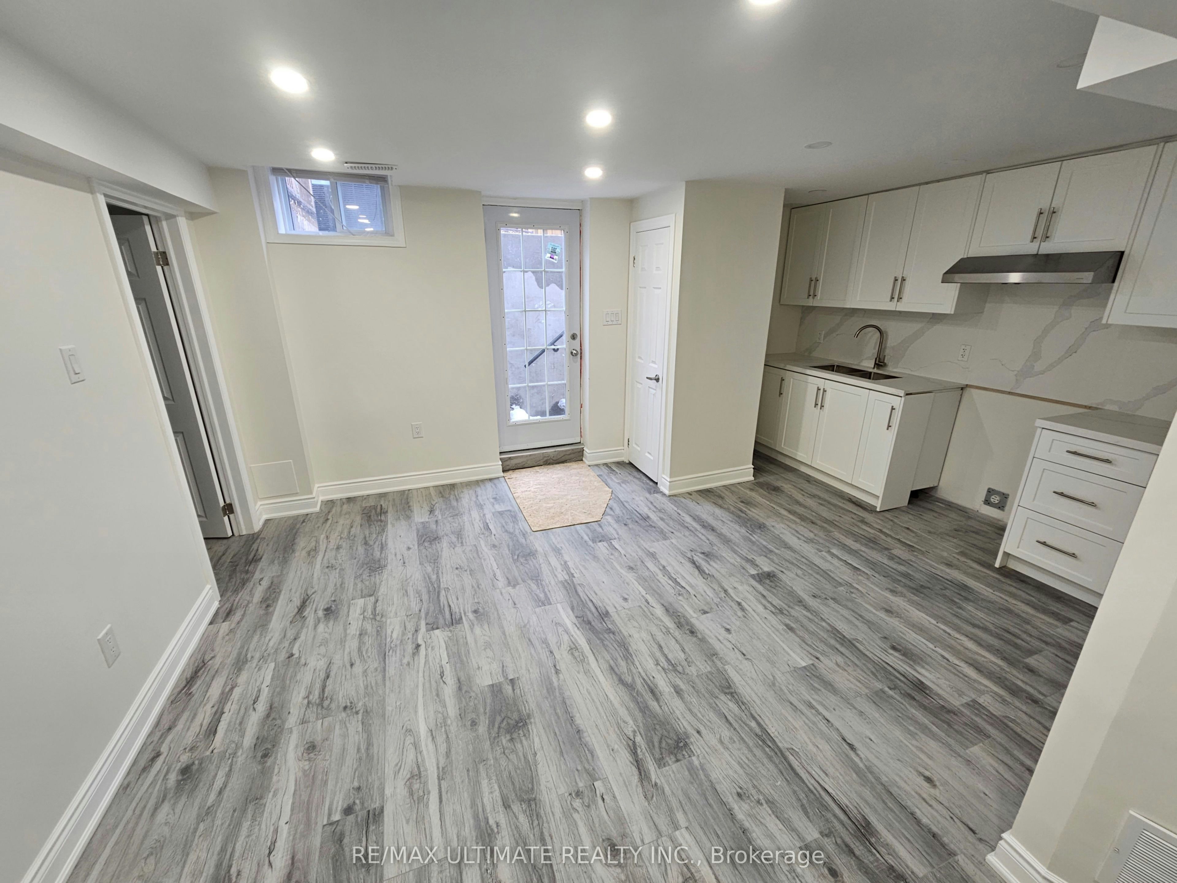 9 Clovercrest Drive, Brampton, ON, L7A 2N4 - 4