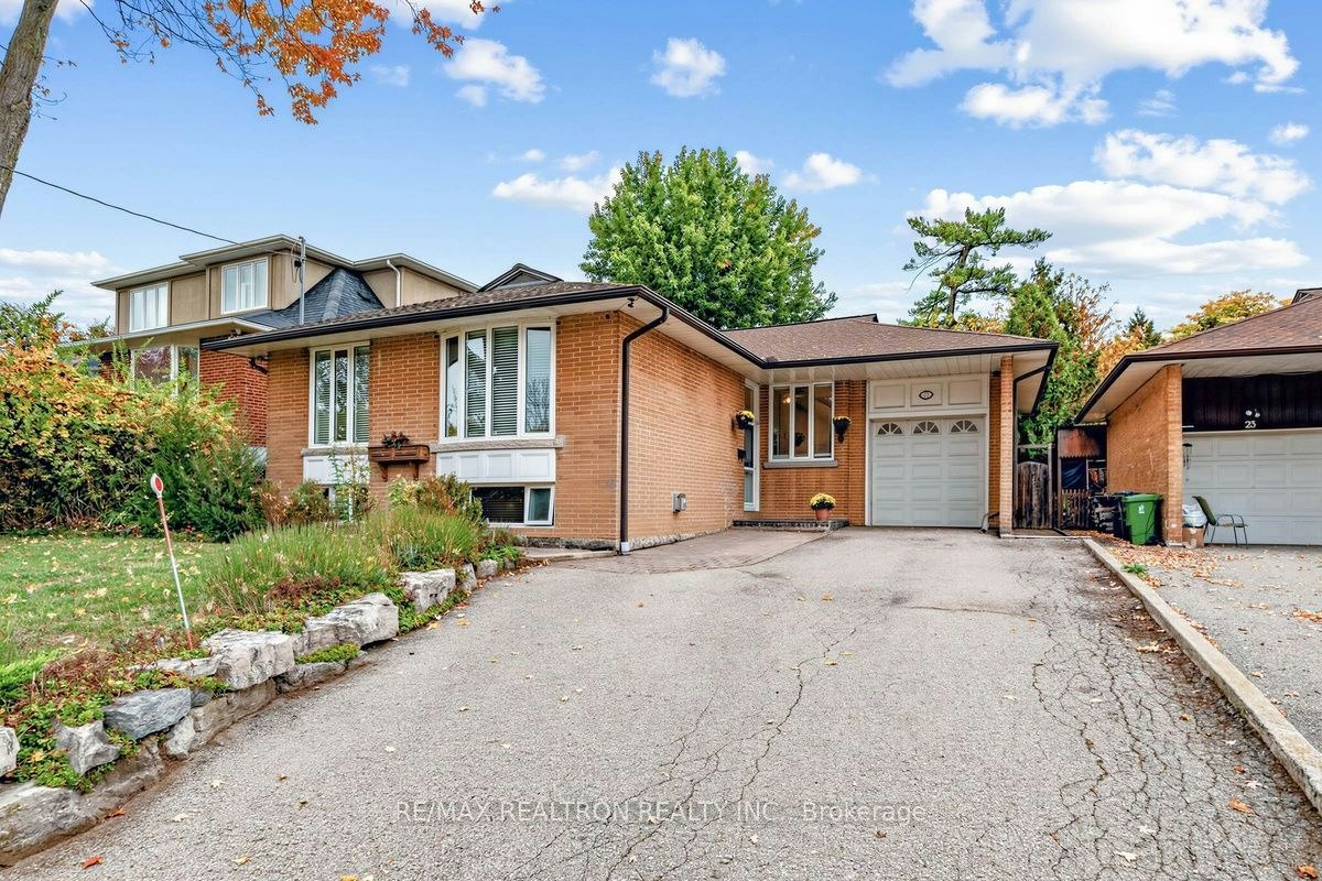 25 Massingham Road, Toronto, ON, M9B 5T5